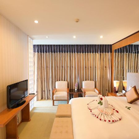 Danang Petro Hotel Экстерьер фото