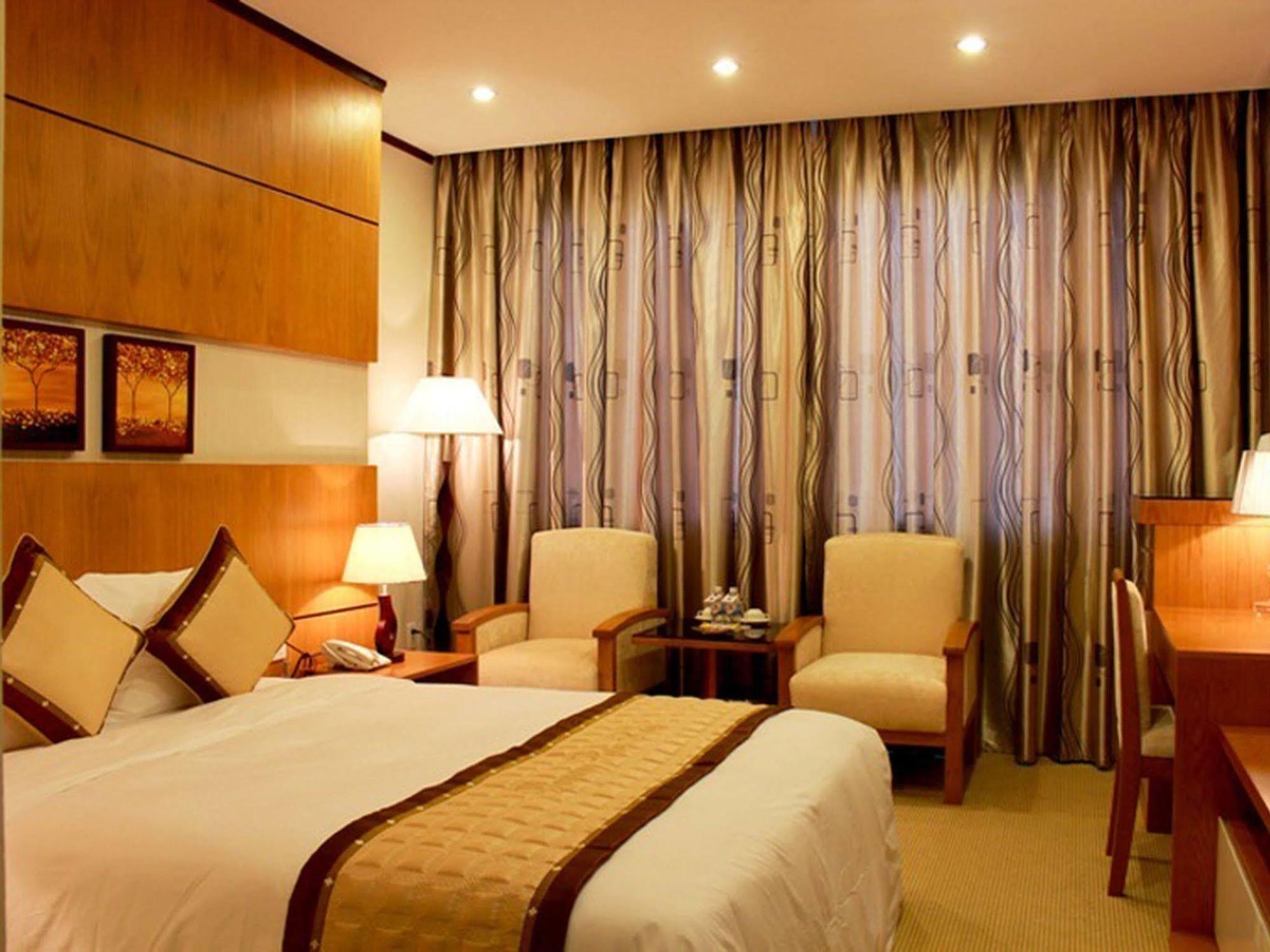 Danang Petro Hotel Экстерьер фото
